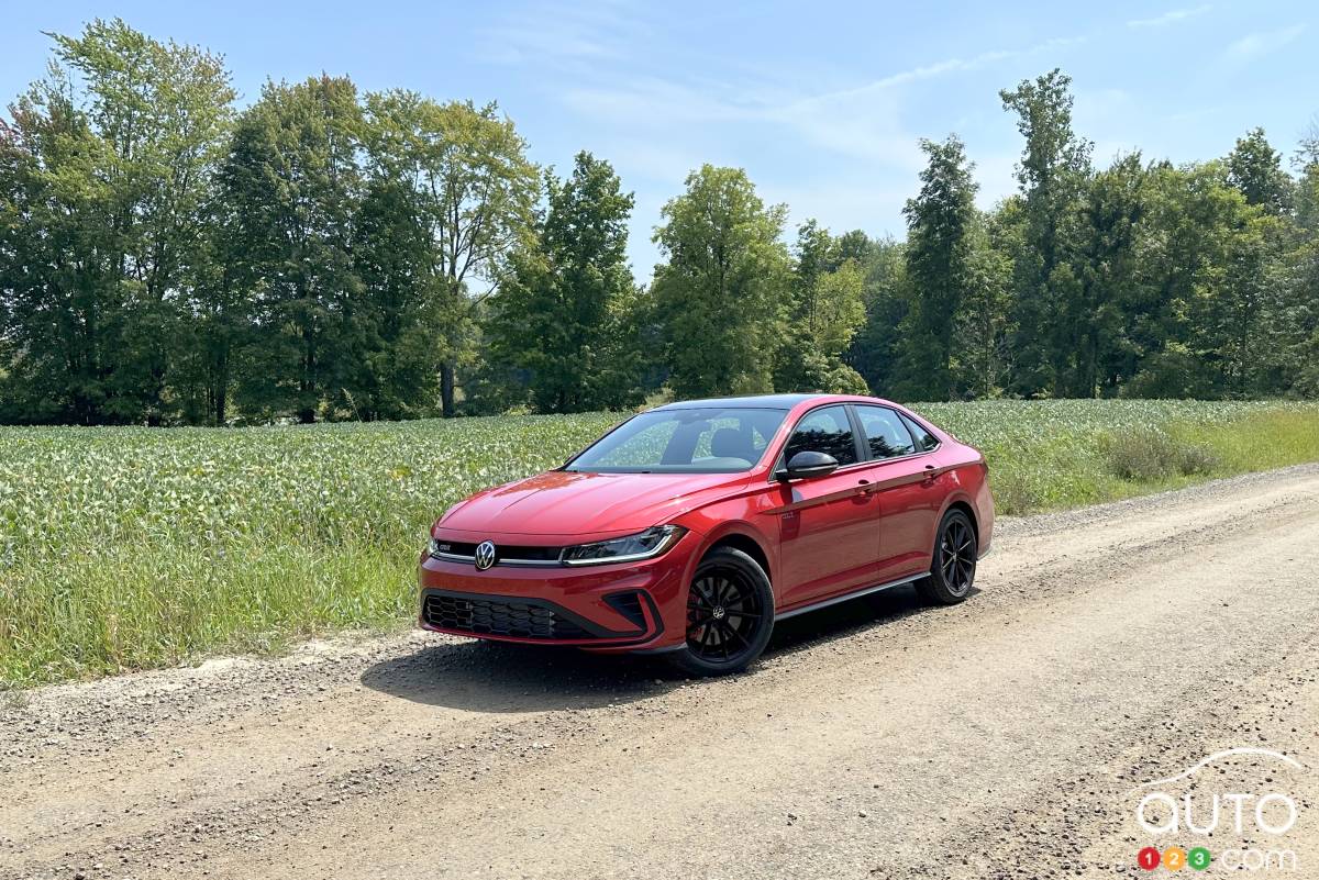 Volkswagen Jetta GLI 2025, trois quarts avant