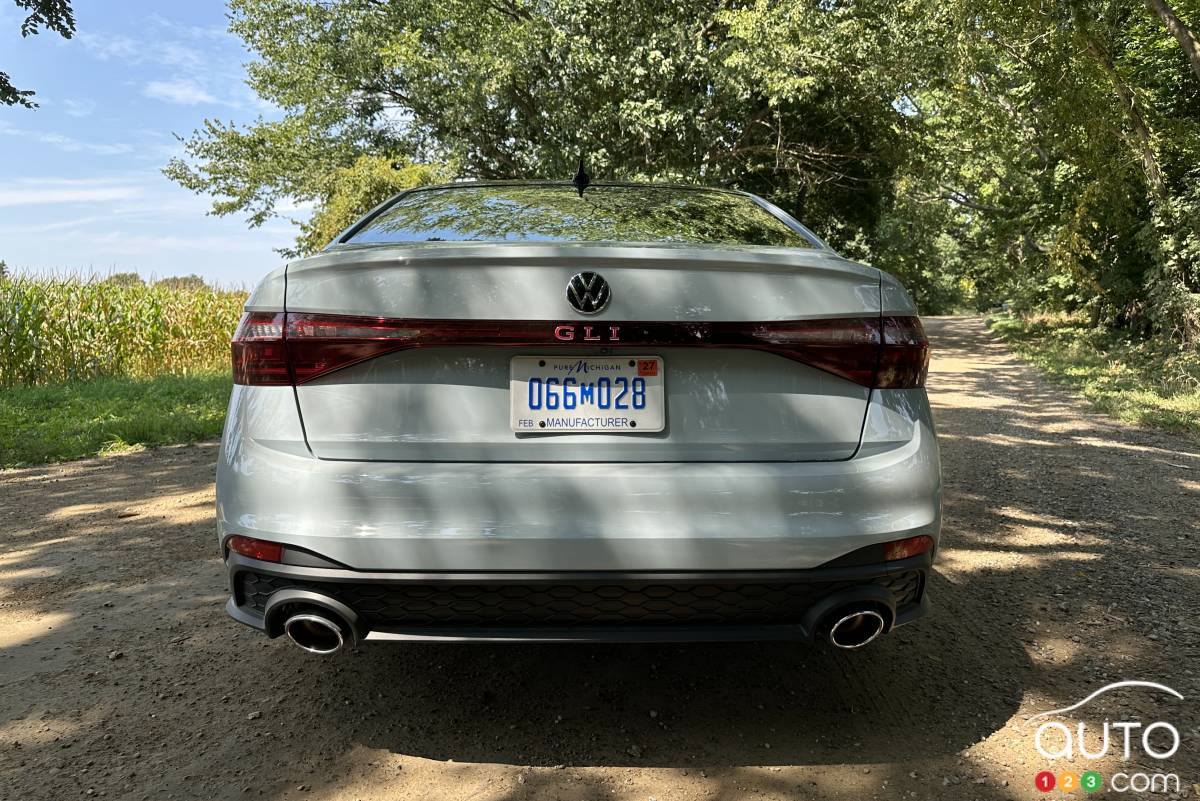 Volkswagen Jetta GLI 2025, arrière