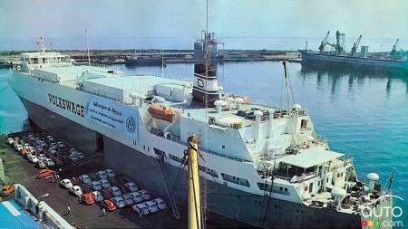 Un bateau de Volkswagen près de l'usine de Puebla, au Mexique, en 1981