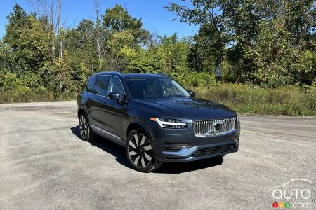 The 2025 Volvo XC90 T8, three-quarters front