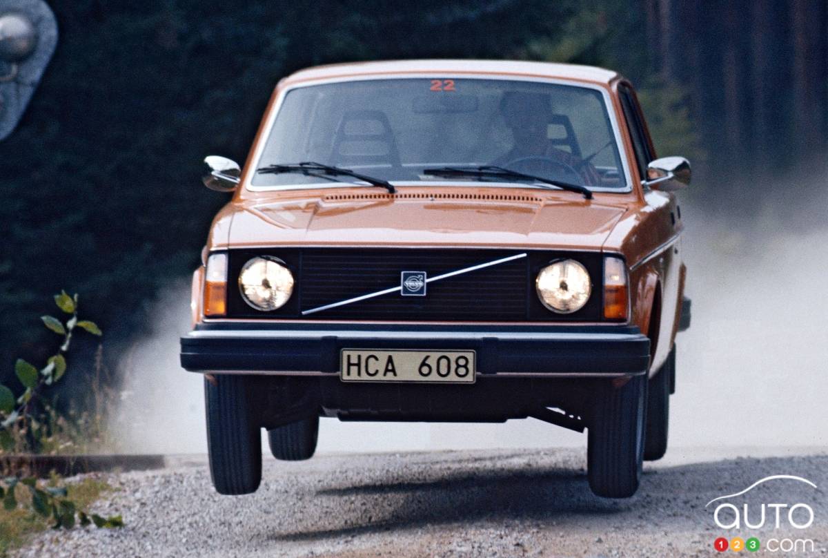 La Volvo 244 1974, sur la route