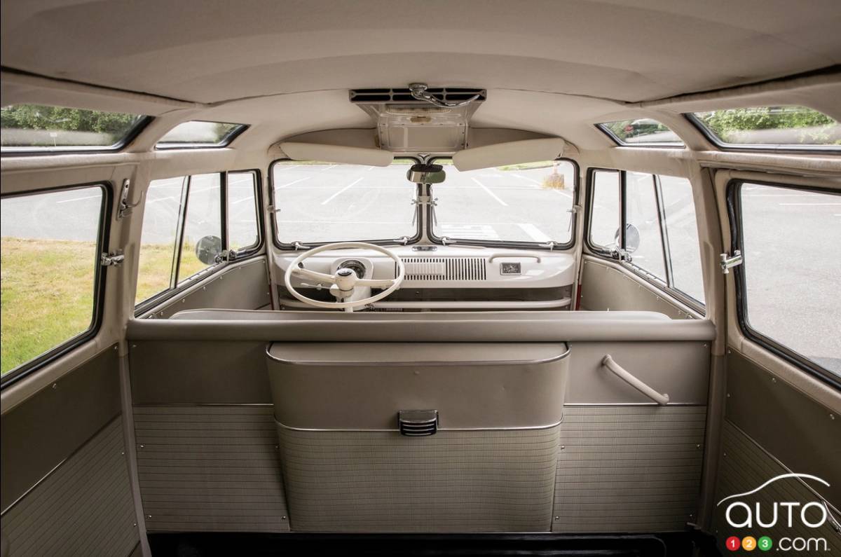 This 1962 Volkswagen Microbus Is a 23-Window Wonder – Robb Report