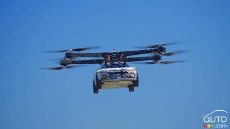 Voiture volante de Xpeng AeroHT - toujours en vol