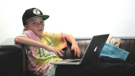 Auto123.com online commercial - A cool website