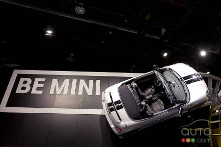 2013 MINI Cooper S Roadster JCW video preview at the Detroit auto show