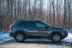 2016 Jeep Cherokee Trailhawk side view