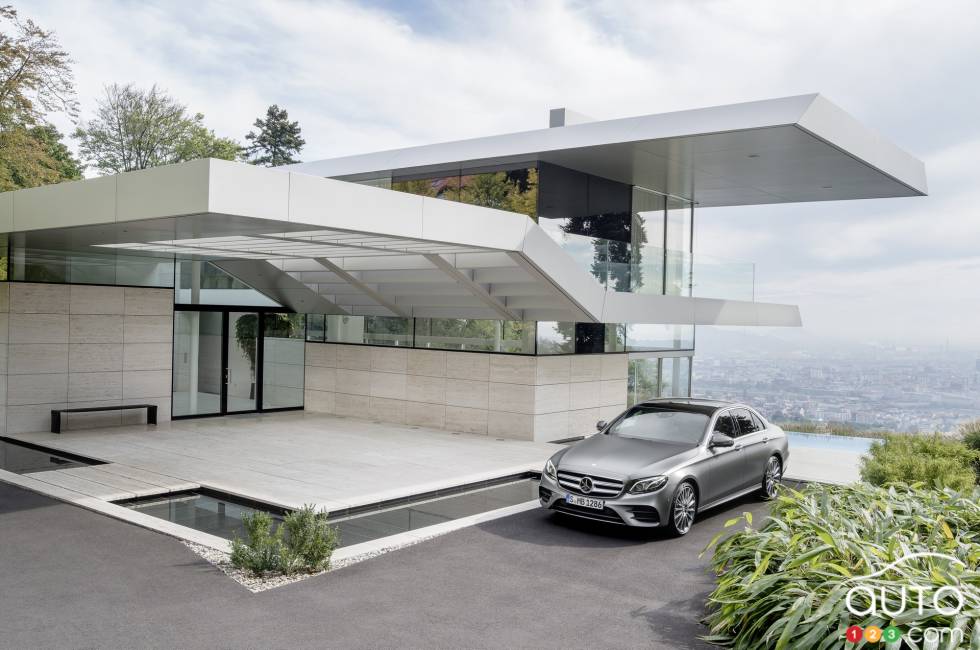 2017 Mercedes-Benz E class front 3/4 view