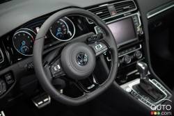 2016 Volkswagen Golf R steering wheel