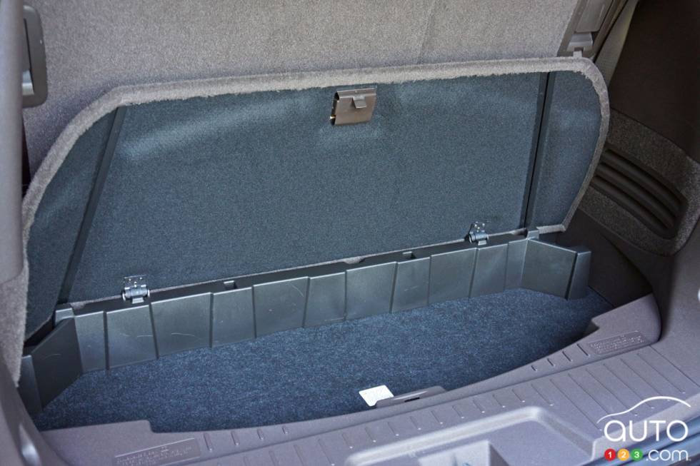 2016 Buick Enclave Premium AWD trunk details