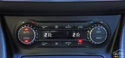 2016 Mercedes-Benz GLA 45 AMG 4Matic climate controls