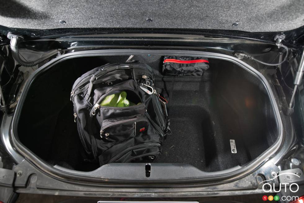 2016 Fiat 124 Spyder trunk