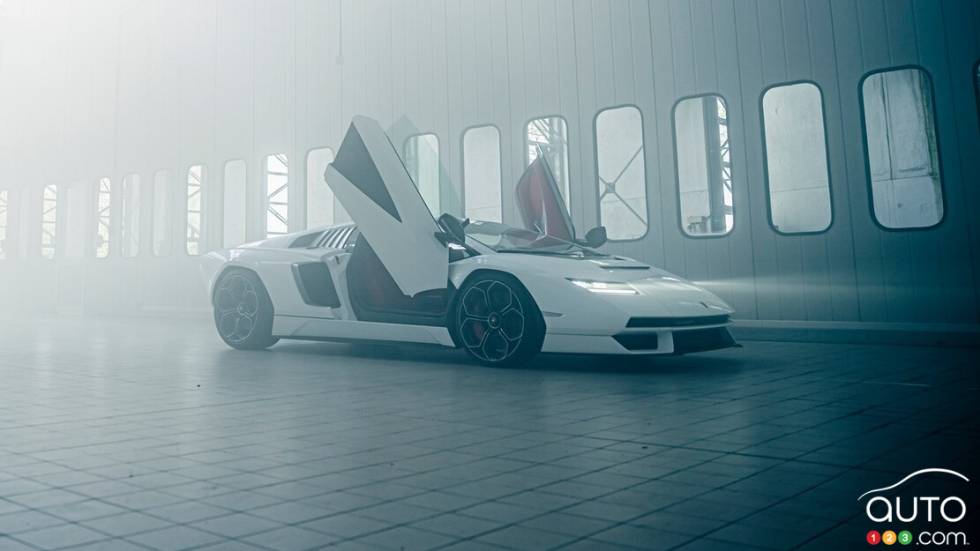 Introducing the Lamborghini Countach LPI 800-4