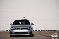 Vue de face de la Volkswagen Golf GTI 2016
