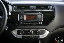 2016 Kia Rio 5 SX infotainement controls