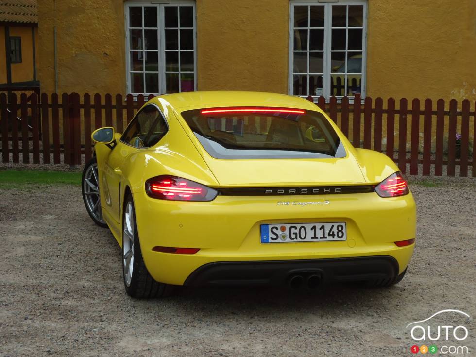 2017 Porsche 718 Cayman rear view