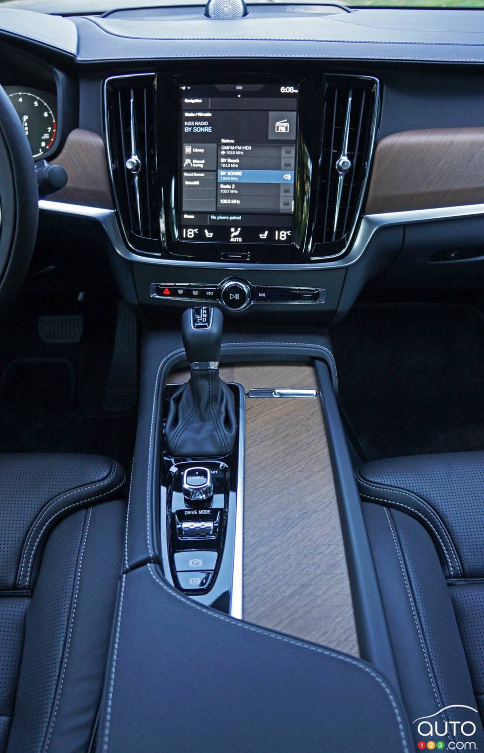 Dashboard and shifter                              