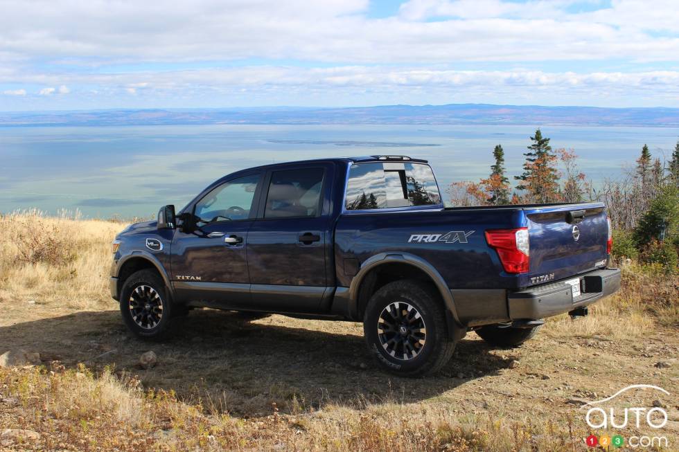 2017 Nissan Titan rear 3/4 view