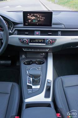 Console centrale de l'Audi A4 TFSI Quattro 2017