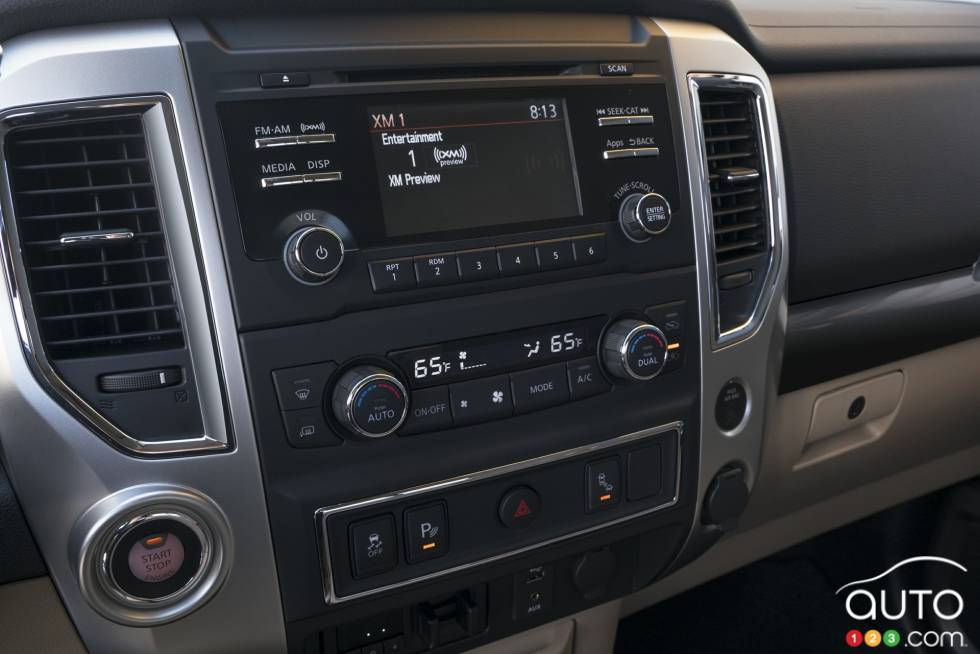 Écran info-divertissement du Nissan TITAN cabine simple 2017