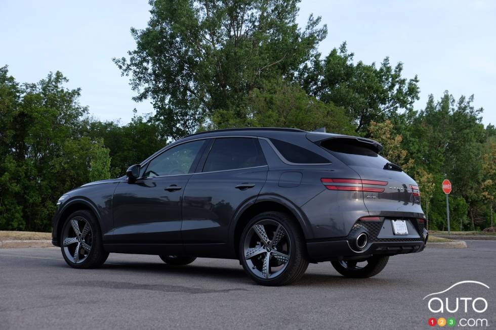 We drive the 2022 Genesis GV70