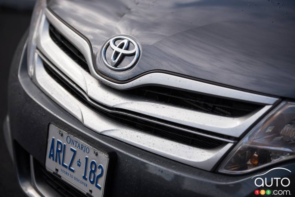 2016 Toyota Venza Redwood edition front grille