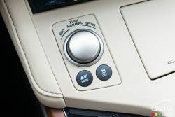 2016 Lexus ES 300h driving mode controls