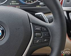 2016 BMW 328i Xdrive Touring steering wheel mounted audio controls