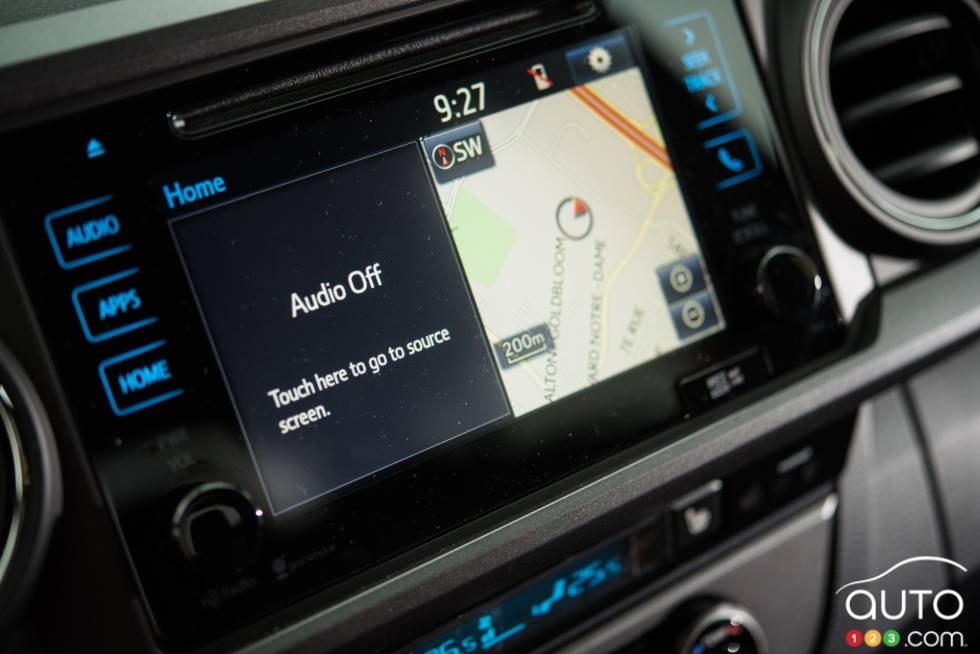 Écran info-divertissement du Toyota Tacoma V6 TRD 2016