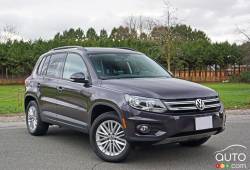 2016 Volkswagen Tiguan TSI Special edition front 3/4 view