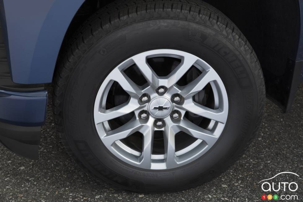 2019 Chevrolet Silverado RST wheel