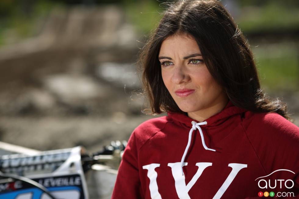 Émilie before her photoshoot with Auto123.TV