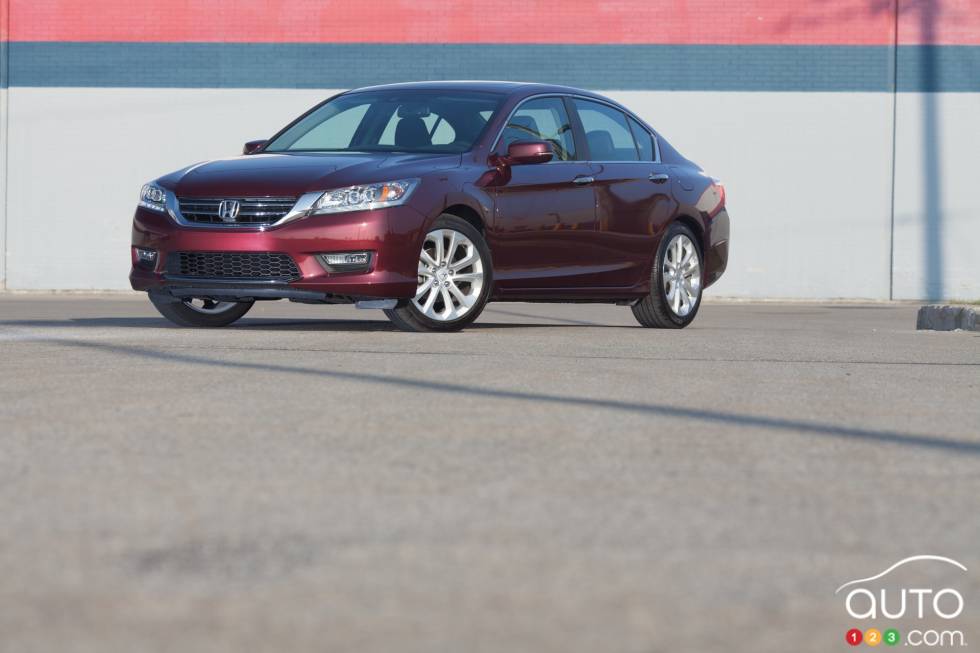 Vue 3/4 avant gauche éloignée