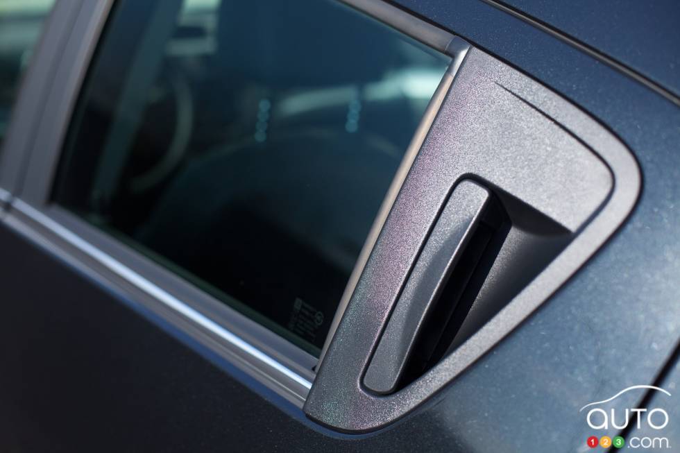 Poignée de porte arrière