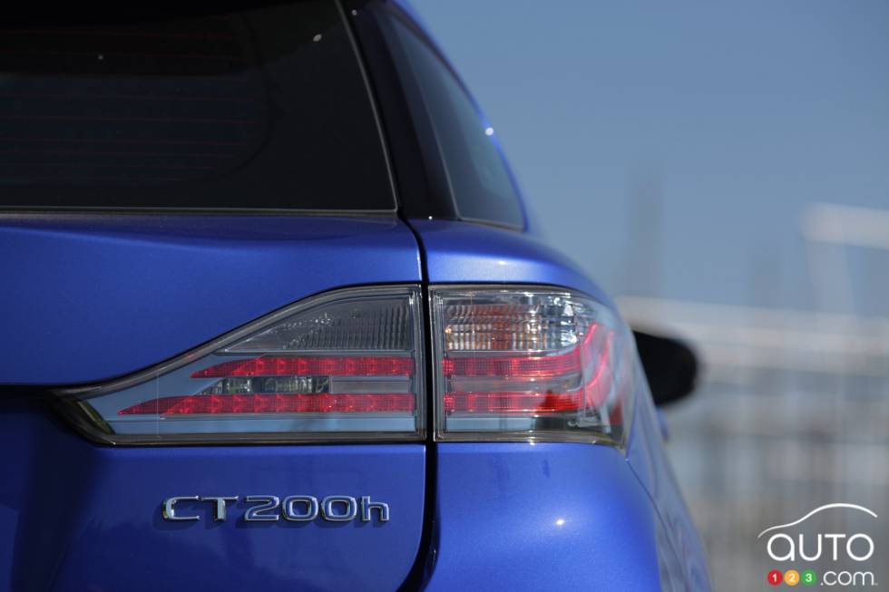 logo and tailight details