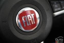 2016 Fiat 124 Spyder steering wheel detail