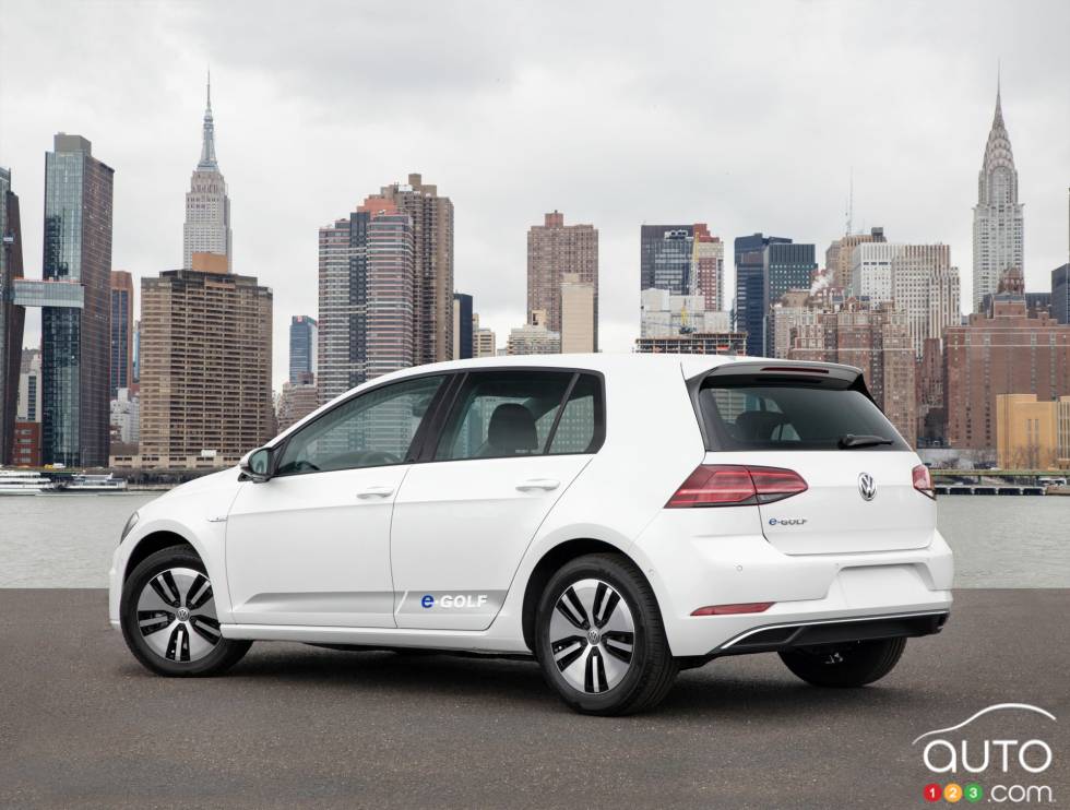 2017 e-Golf 3/4 rear view