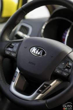 2016 Kia Rio 5 SX steering wheel