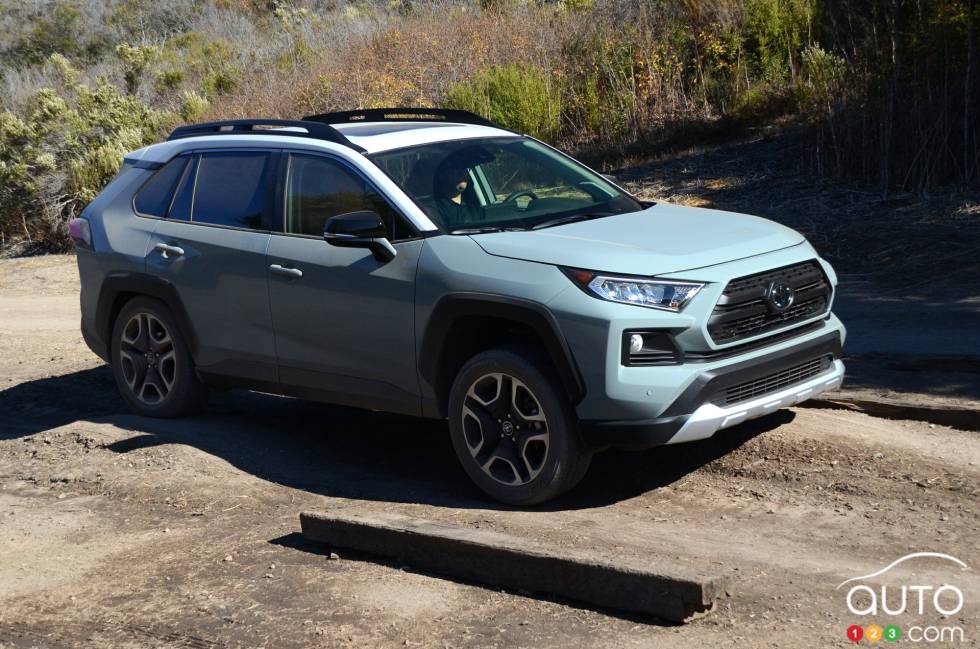 Vue 3/4 avant du Toyota RAV4 Trail 2019