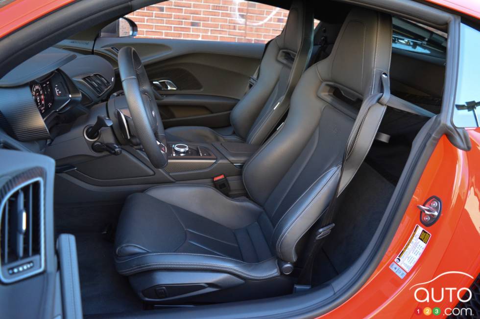 2017 Audi R8 V10 Plus front seats
