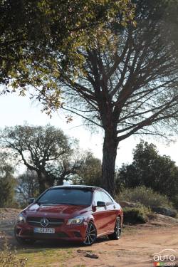 Vue 3/4 avant gauche avec les roues braquées