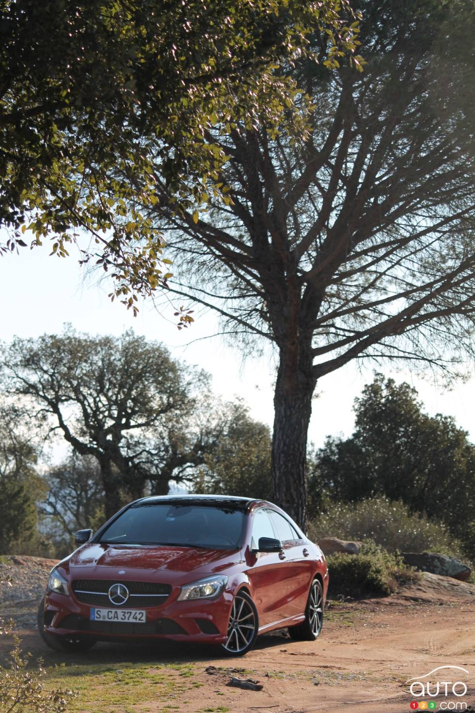 Vue 3/4 avant gauche avec les roues braquées