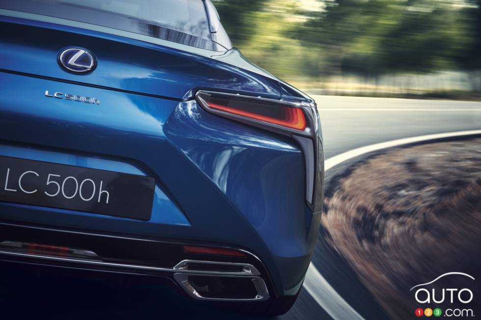 2017 Lexus LC 500h exhaust