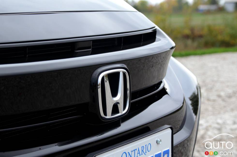 2017 Honda Civic Hatchback front grille