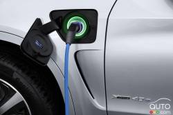 BMW X5 xDrive 40e charging plug


