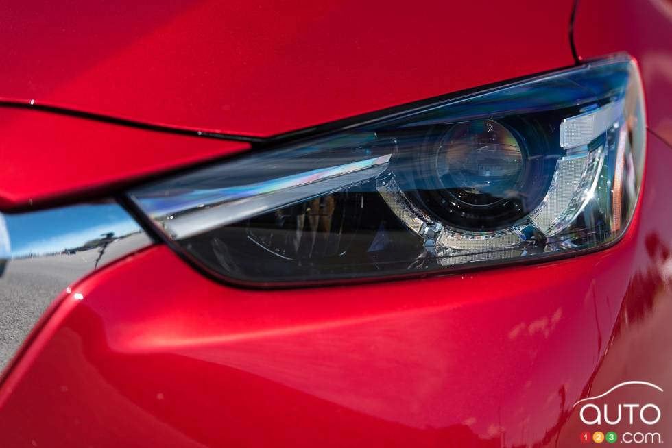 Phare avant de la Mazda CX-3 GT 2016