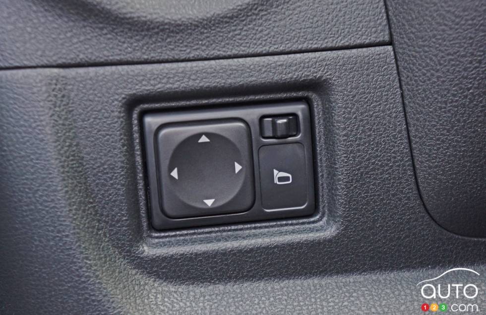 2016 Nissan Micra SR interior details