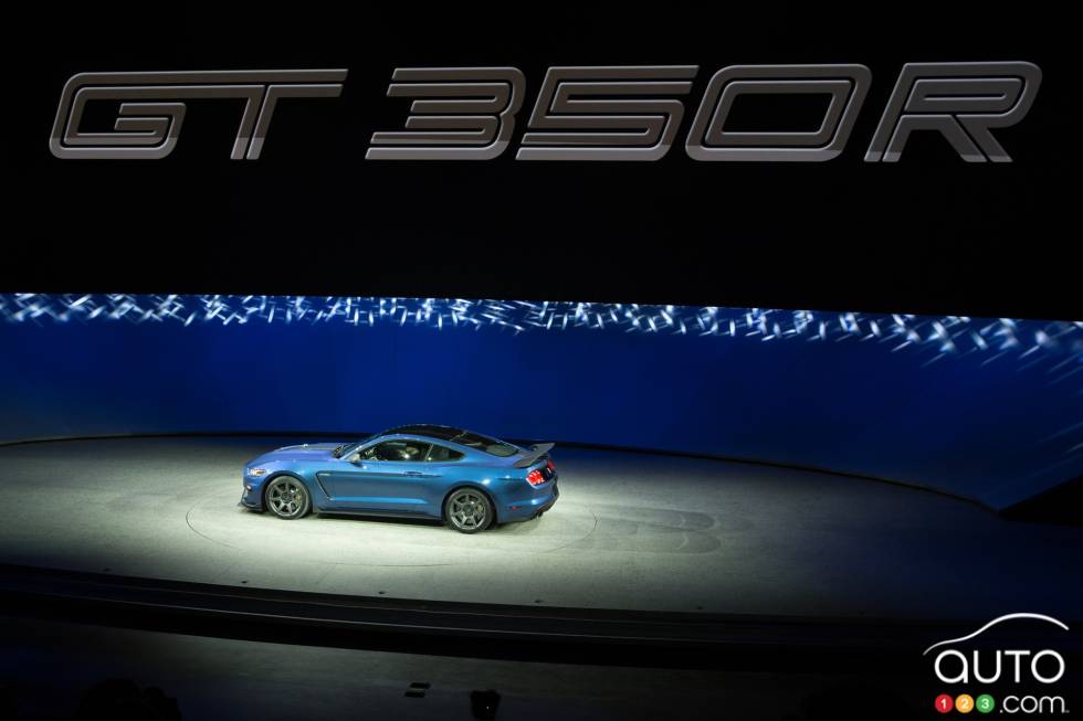 Ford GT350R side view