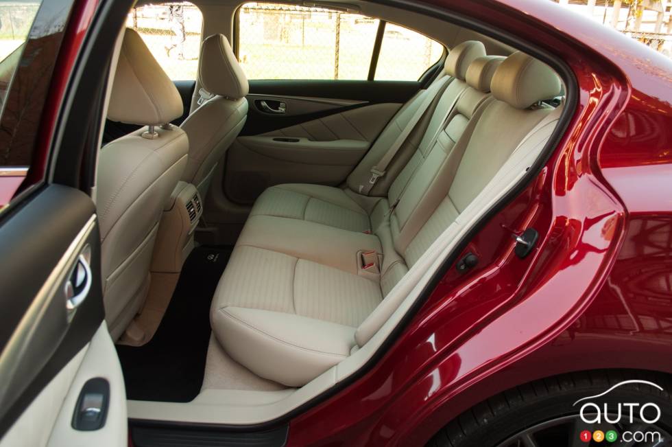 Banquette arrière de l'Infiniti Q50s 2016