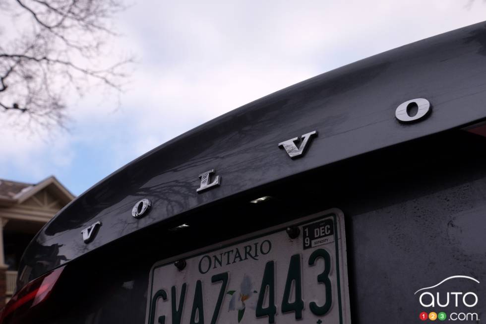 We drive the 2020 Volvo S60 T8