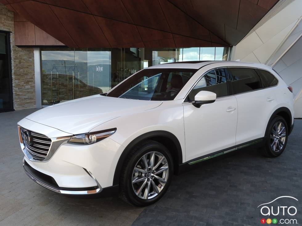 2016 Mazda CX-9 front 3/4 view